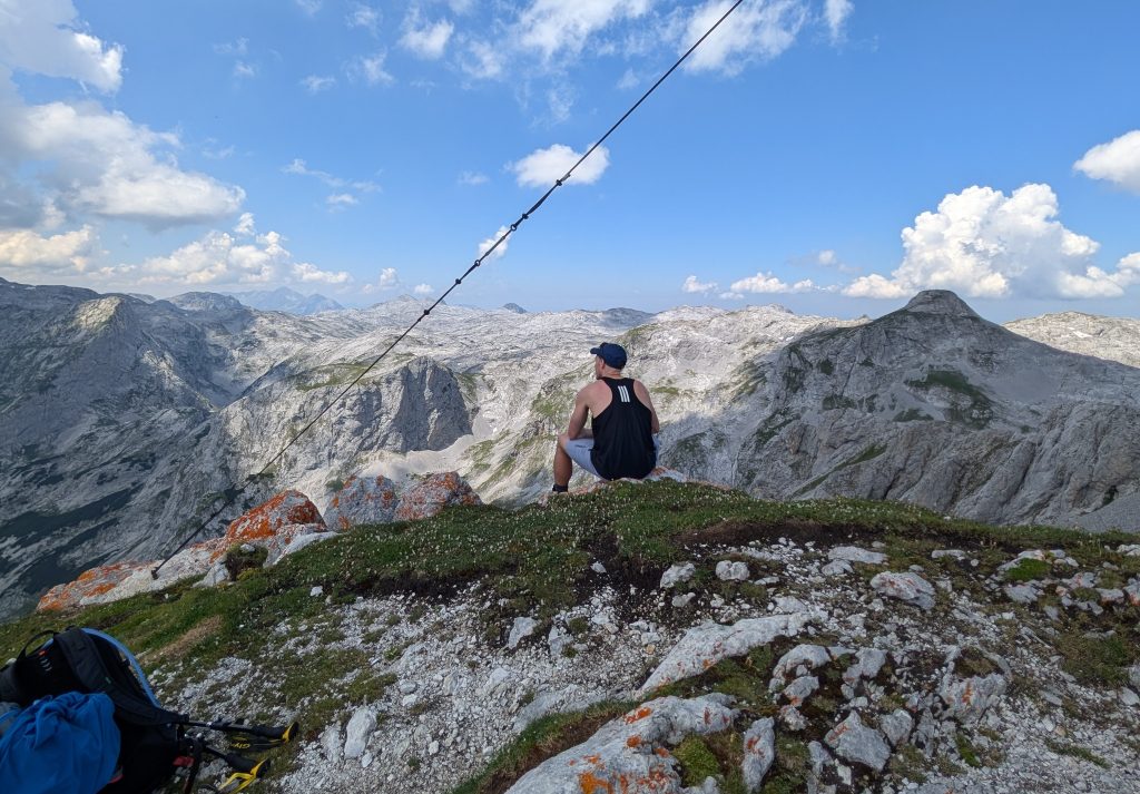 Samuel Lehner beim Wandern in den Bergen