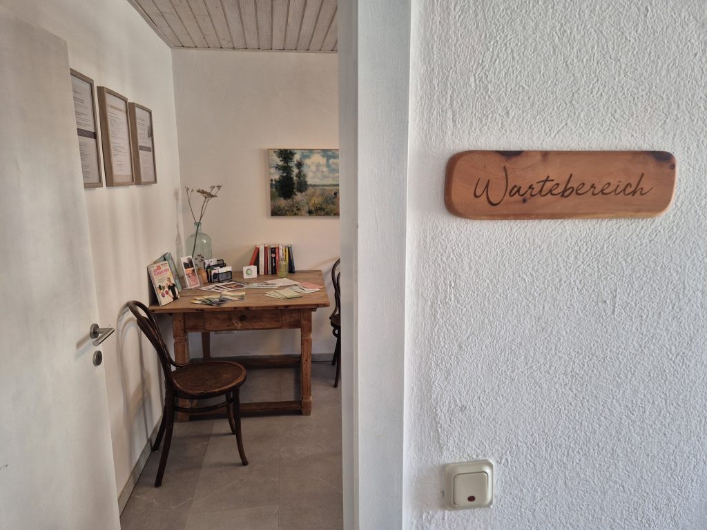Wartebereich der Physiotherapiepraxis physamio